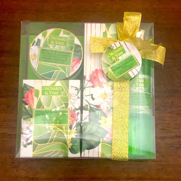 ORCHARD & VINE White Tea & Cucumber Bath Gift Set - Picture 4 of 5